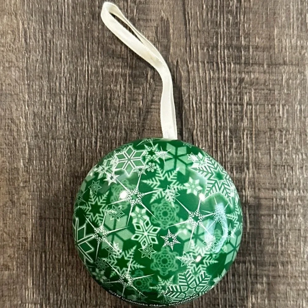 💞 Green & White M&M Snowflake Holiday Tin Christmas Tree Ornament